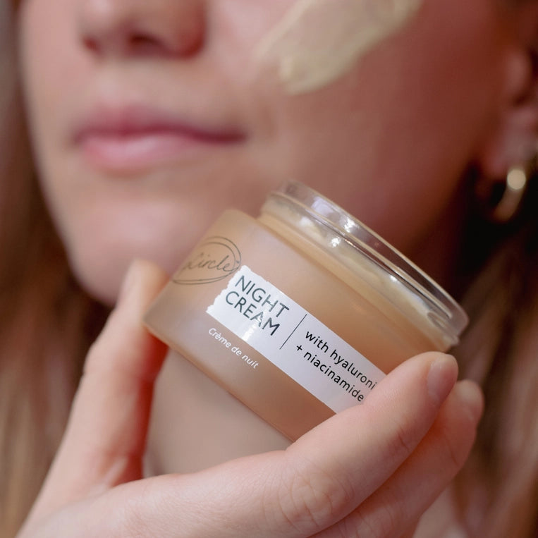 Night cream with niacinamide and hyaluronic acid